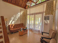 Wohnbereich einer Studio Suite des Maluku Resort & Spa 