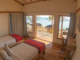 Twin-Bed Beach-Bungalow 