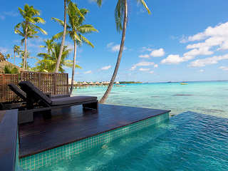 Mini-Infinity-Pool (in einem Strand-Bungalow) 