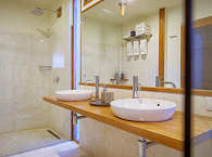 Badezimmer einer Suite 