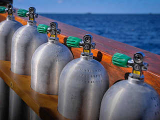 40 x 12 Liter Tanks – auch Nitrox ist verfügbar 