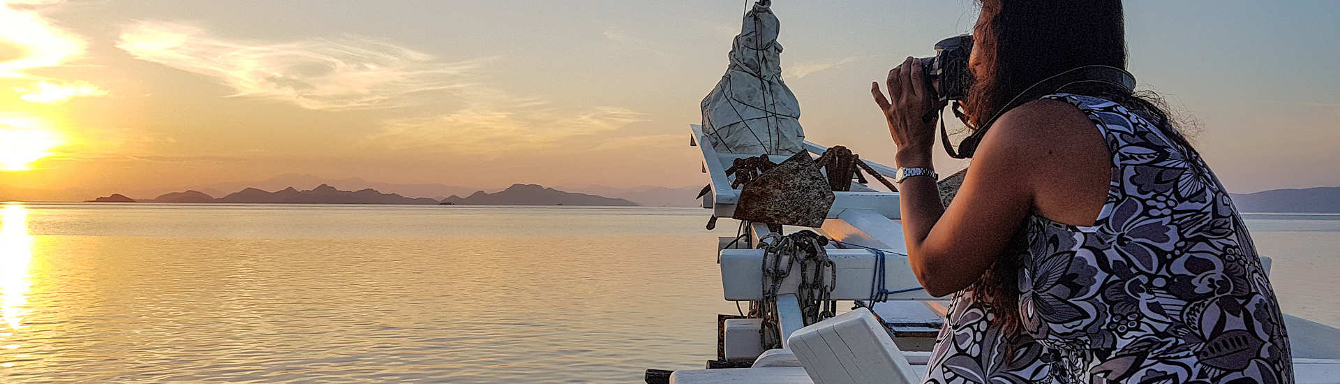 Sonnenaufgang in Komodo mit Yani, Käpt’n, Köchin und gute Seele an Bord 