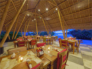 Offenes Restaurant am Strand 