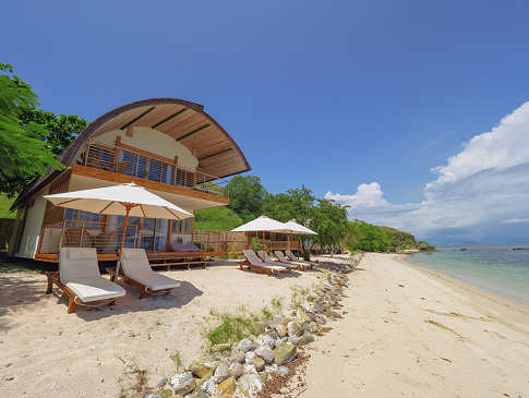 Strand-Bungalow mit Suiten 
