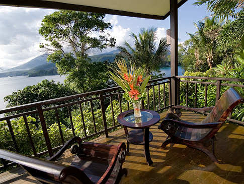 Blick von der Veranda einer Modern Cliffside Suite 