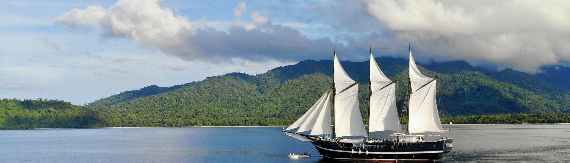 MSY Dewi Nusantara · Tauchkreuzfahrten Raja Ampat 