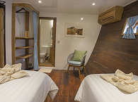 Kabine im Unterdeck mit zwei Einzelbetten · Liveaboard Emperor Harmoni 
