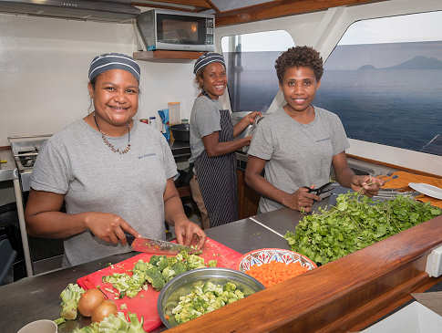 In der Kombüse der Oceania · Liveaboard Papua-Neuguinea 