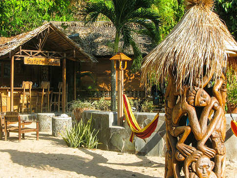 Bar des Living Colours Dive Resorts – Bunaken, Indonesien 
