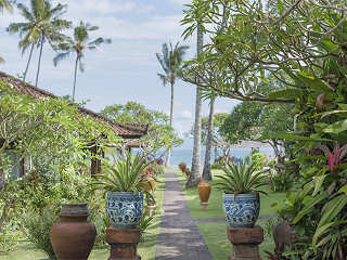 Gartenanlage der Lotus Bungalows 