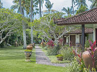 Blick in die Gartenanlage mit 20 Doppelbungalows 