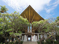 Hauptgebäude der Lotus Bungalows 