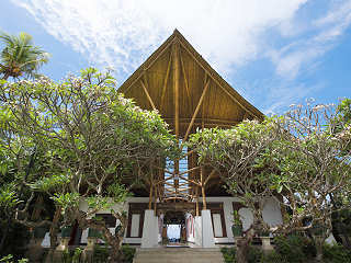 Hauptgebäude der Lotus Bungalows 