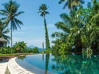 Pool mit Blick aufs Meer 