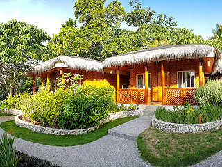 Resort-Bungalows im Magic Island Dive Resort 