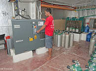 Kompressorraum – getaucht wird bei der Dive Society mit 12- und 15-Liter Aluminiumflaschen 