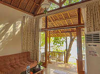 Wohnbereich – Maluku Tauchresort & Spa 
