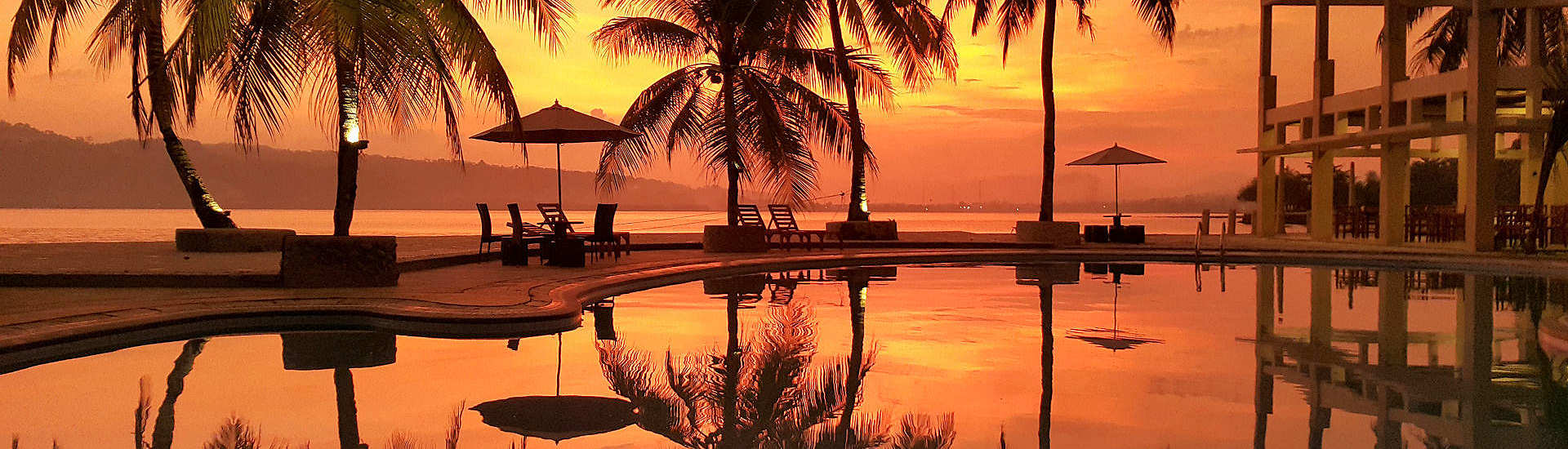 Sonnenuntergang auf den Molukken, Indonesien 