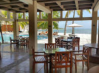 offenes Restaurant am Pool, Maluku Dive Resort 