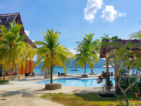 Tauchbasis und Pool des Resort 