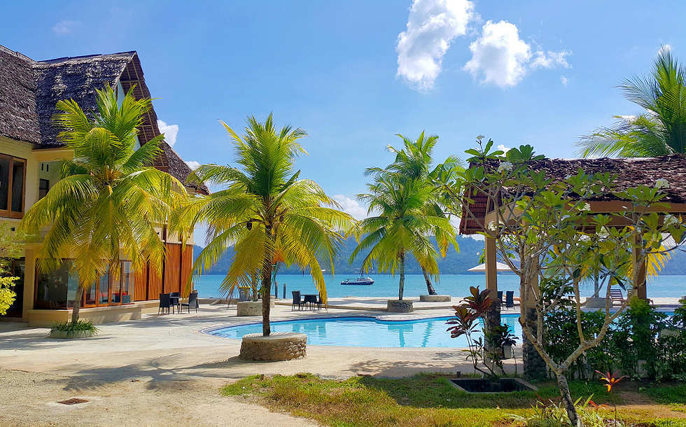 Tauchbasis und Pool des Resort 