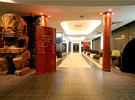 Lobby des Manava Suite Resorts 
