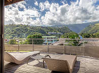 Terrasse mit Blick auf die Berge Tahitis 