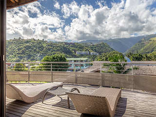 Terrasse mit Blick auf die Berge Tahitis 