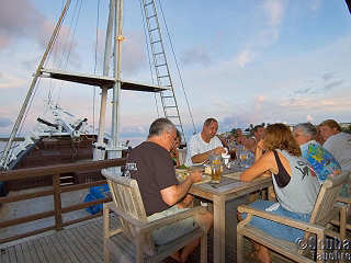 © Manta Ray Bay Resort