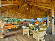 offenes Restaurant des Mapia Resort & Spa 