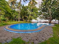 Pool des Mapia Dive Resort auf Sulawesi 