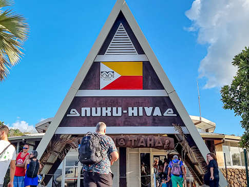 Flughafen auf Nuku Hiva · Anreise Marquesas Inseln 