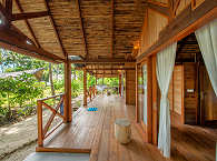 Veranda des Family Garden Cottage · Tauchurlaub Molukken 