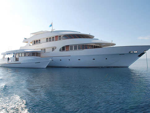 MS Carpe Diem mit dem Tauch-Dhoni 