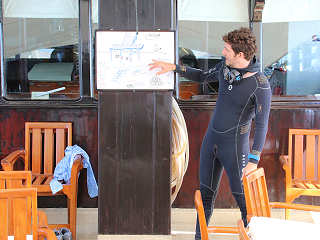 Briefing auf dem Haupt- und Tauchdeck 