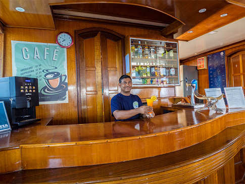 Bar der Eco Blue – Tauchsafaris Malediven 