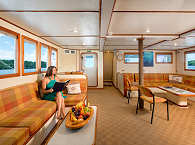 Salon (Hauptdeck) der Sea Hunter · Liveaboard Cocos 