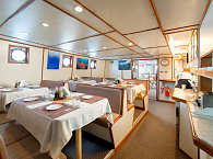 Speiseraum der Sea Hunter · Liveaboard Cocos Island 