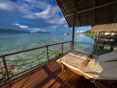 Blick auf die Dampier Strait  – Papua Explorers Resort, Indonesien 