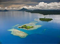 Kimbe Bay mit Willaumez Peninsula in Papua-Neuguinea 