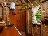Papua Paradise Eco Resort – Bungalow innen 