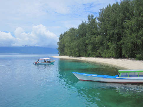 Weißsandiger Strand – Raja Ampat 