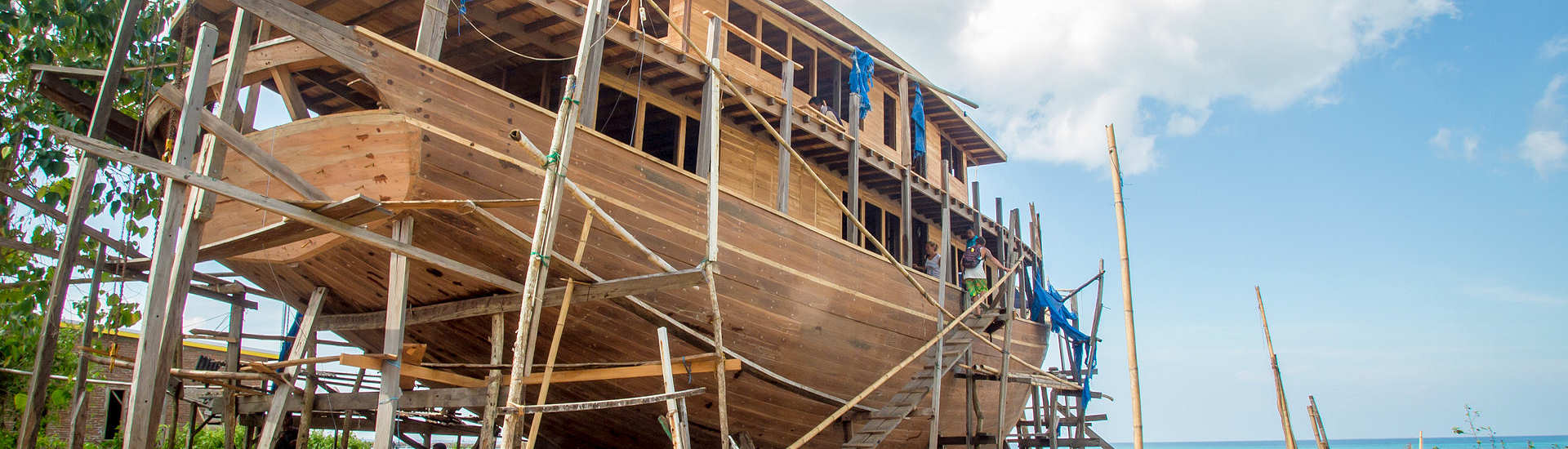 Typische Pinisi Werft in Süd Sulawesi, Indonesien  