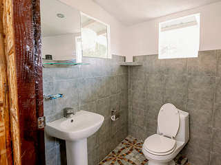 Badezimmer im Baumhaus 