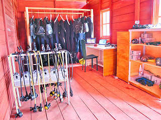 Equipmentraum der Cove Eco Divers 