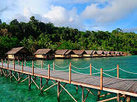 Blick vom Jetty auf die Bungalows 