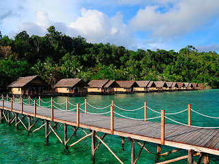 Blick vom Jetty auf die Bungalows 