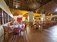 eines der Restaurants im Allegro Playacar Yucatán 