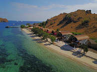 Strandresort auf Sebayur Island am Rand des Nationalparks 