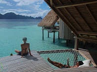 Entspannen über dem Wasser – Misool Eco Resort, Raja Ampat 
